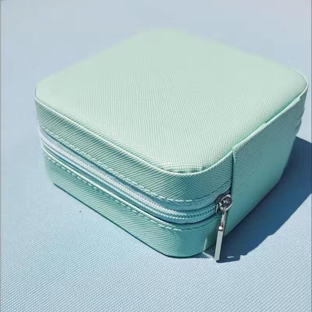 Portable traveling jewelry case Tiffany blur green and soft pink interior